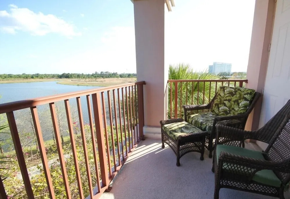 Lake View Panorama 3 Bedroom Condo