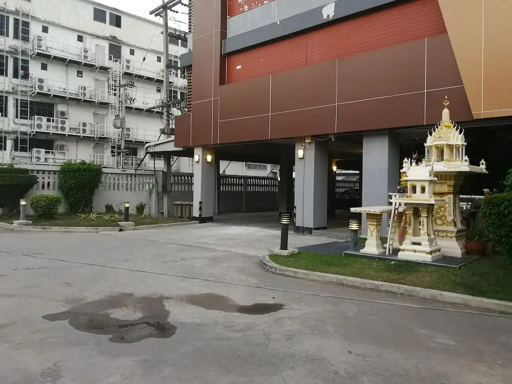 V49 Apartment