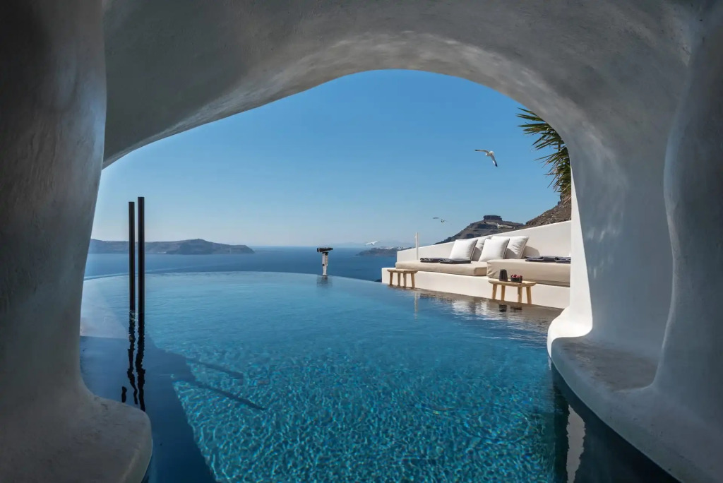 Porto Fira Suites