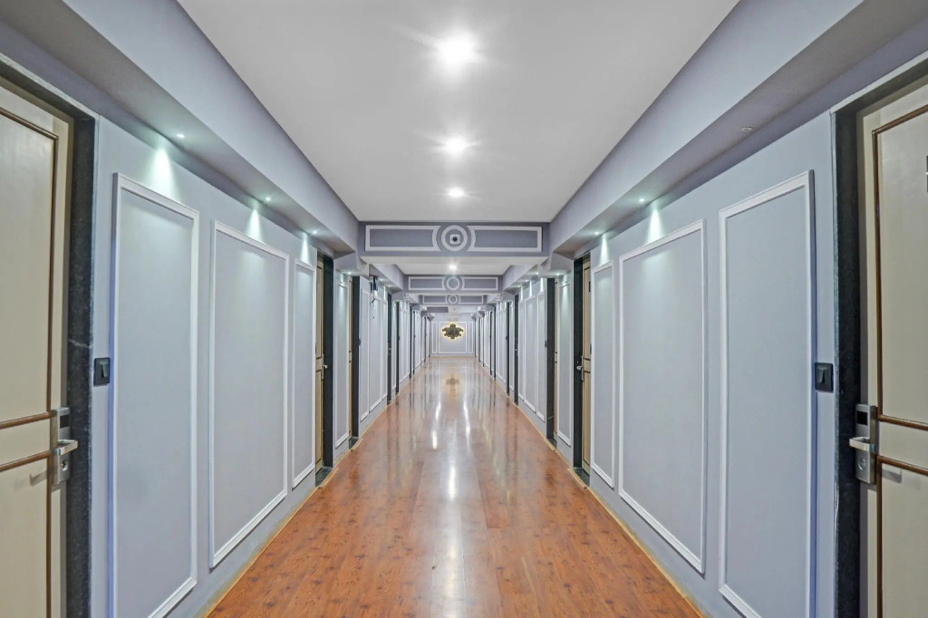 OYO Townhouse 674 Crescent Rooms And Benquet