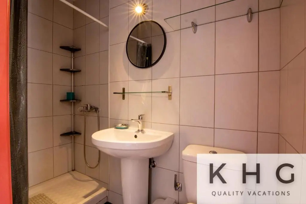 Eleni's super central apartments! 5 minutes walking from everything!