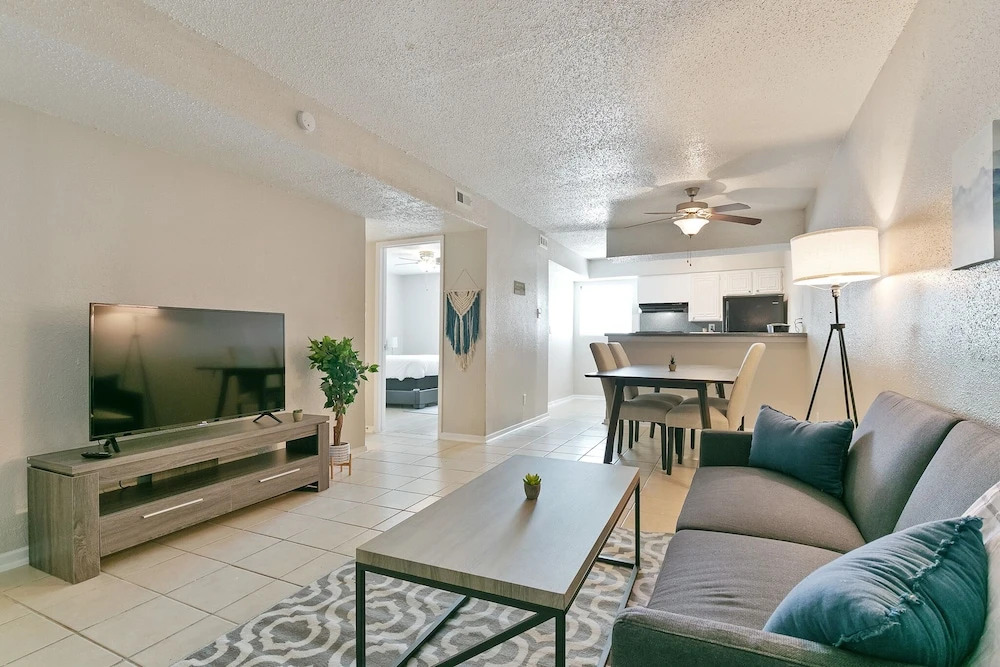 The Economy Suites of East Austin