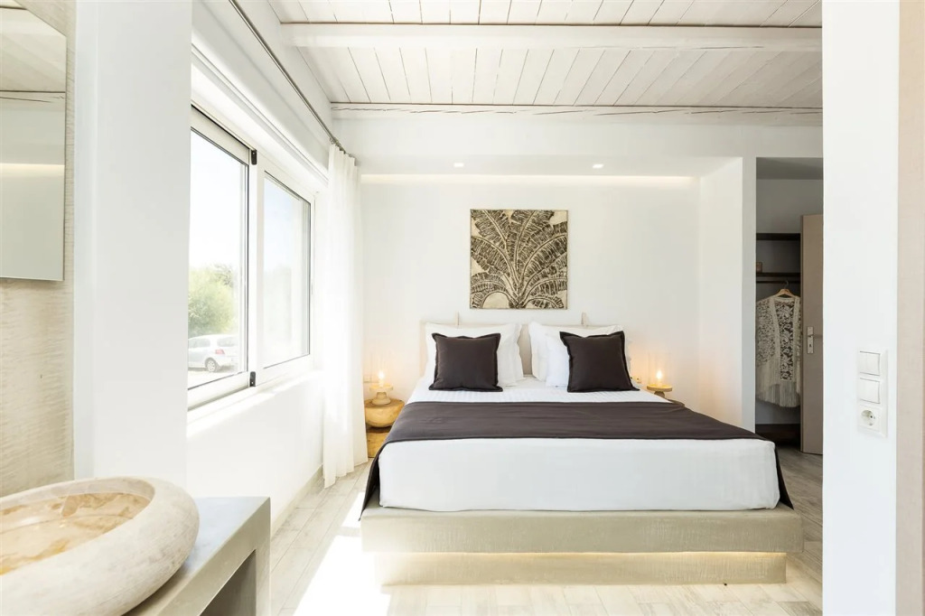 Cyano Hotel
