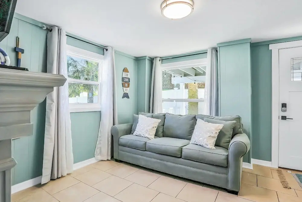 Home 1 Block From 2 Beaches W/private Pool, High-speed Wifi & Central AC