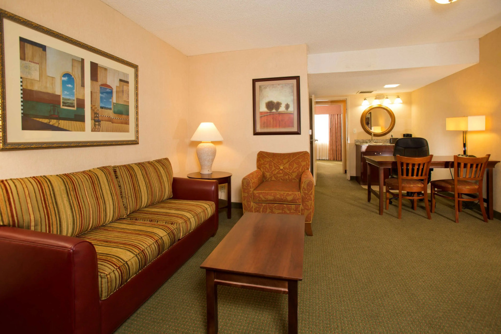 Embassy Suites by Hilton Tulsa I-44