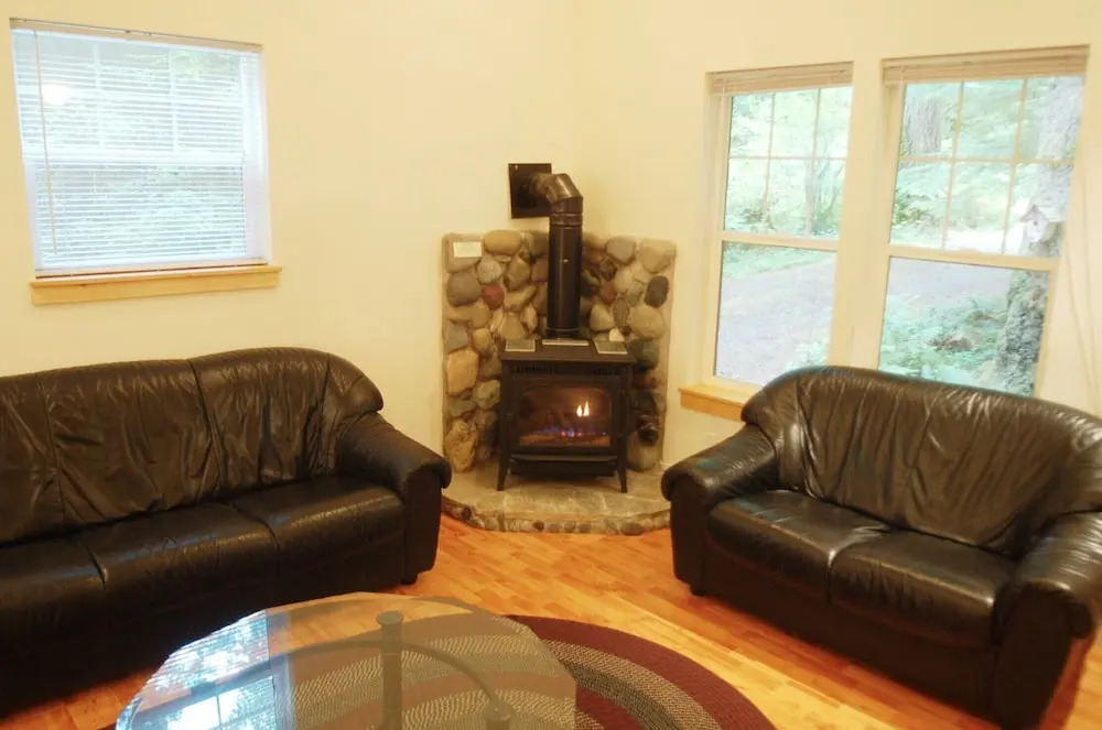 Glacier Springs Cabin 12 - Pet Friendly, Wifi, AC, Sleeps 4