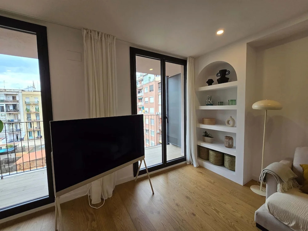 The Roger Terrace 2BR With Pool gym in Barcelona
