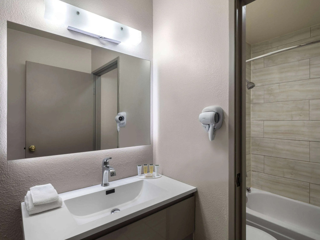 Days Inn by Wyndham Las Vegas Airport Near the Strip