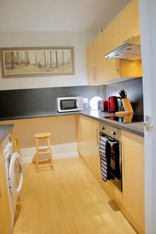 2 Bedroom Modern Home Sleeps 4