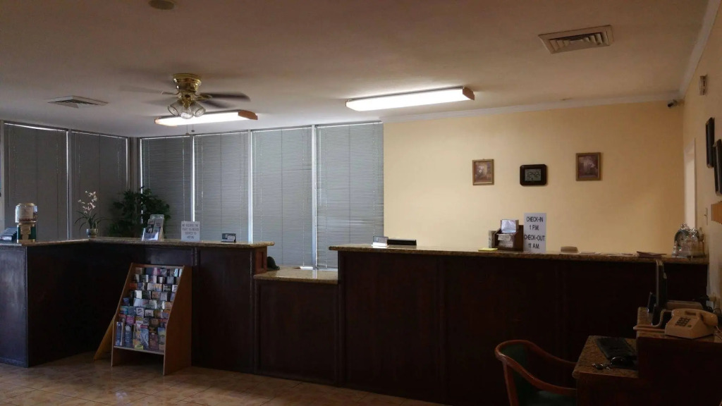 Sunbelt Lodge Motel