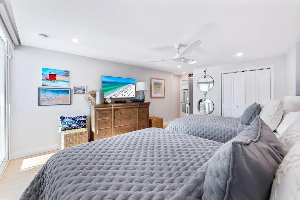 Mallory Squared by Beachside Management
