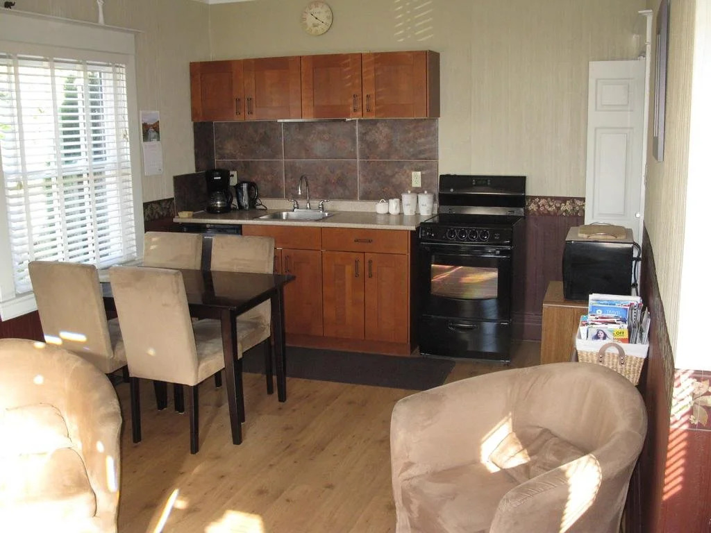 Cedar Suite Bed and Breakfast by Elevate Rooms