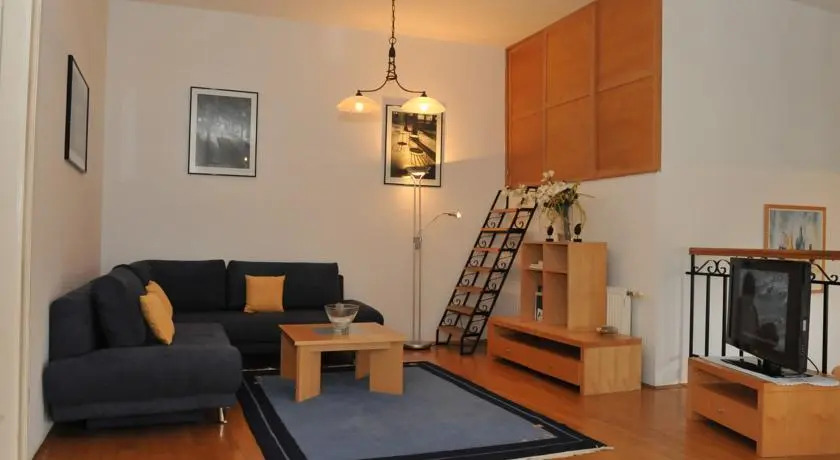 Apartment Anton Tour As