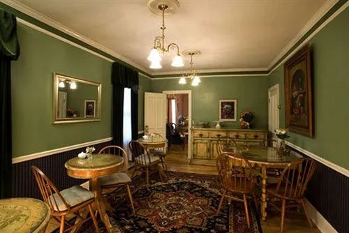 Town & Tide Inn