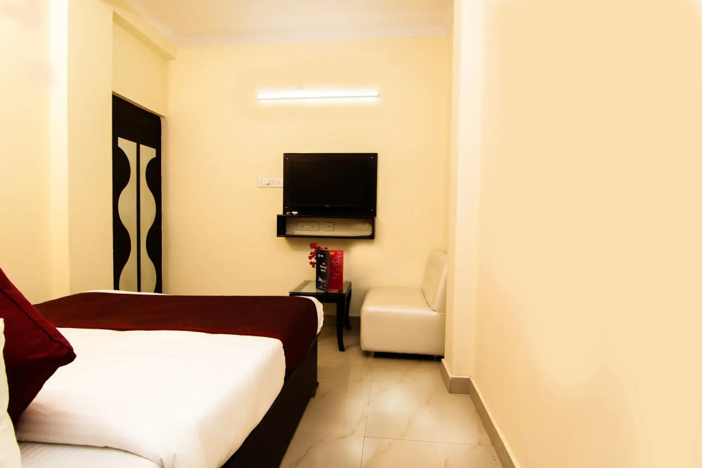 FabHotel Sara Residency