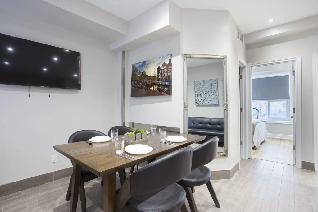 Toronto Rooms and Suites