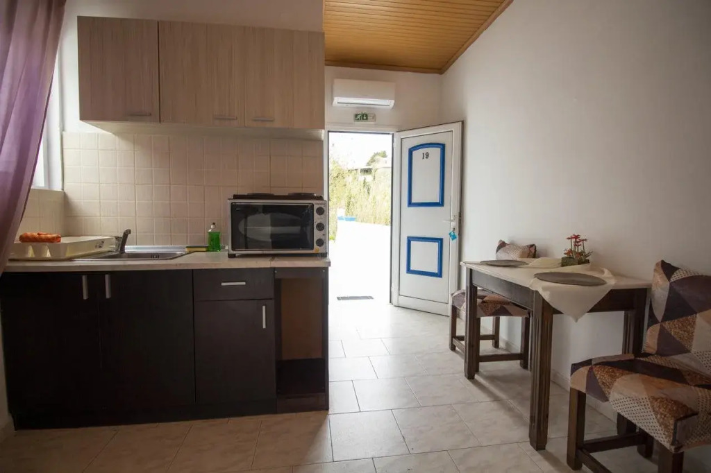 Akis Villa Studios & Apartments with Pool