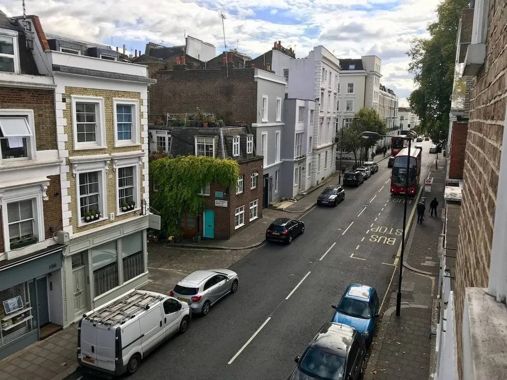 Top Floor Compact Apartment Notting Hill