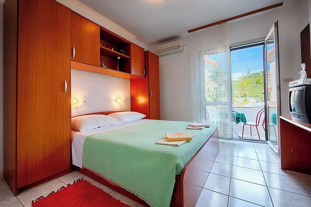 Apartments Malo Lago