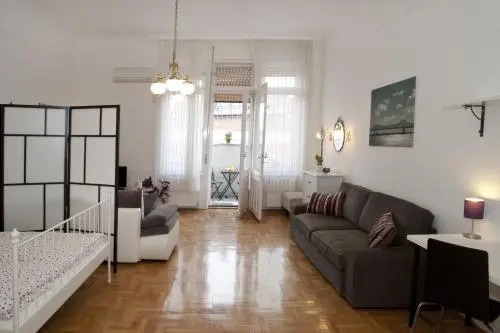 Alice Apartment
