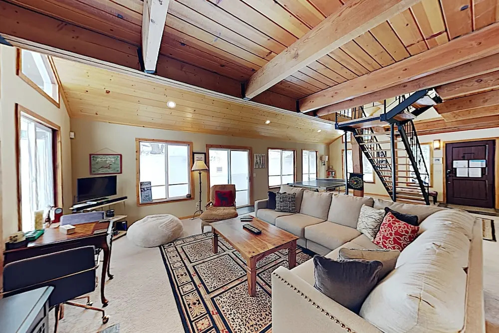 Charming Tahoe Donner Cottage by RedAwning