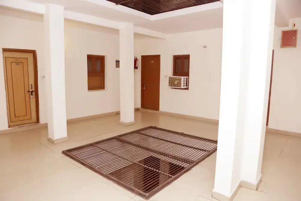 Hotel Golden Wings 2 mnts New Delhi railway station