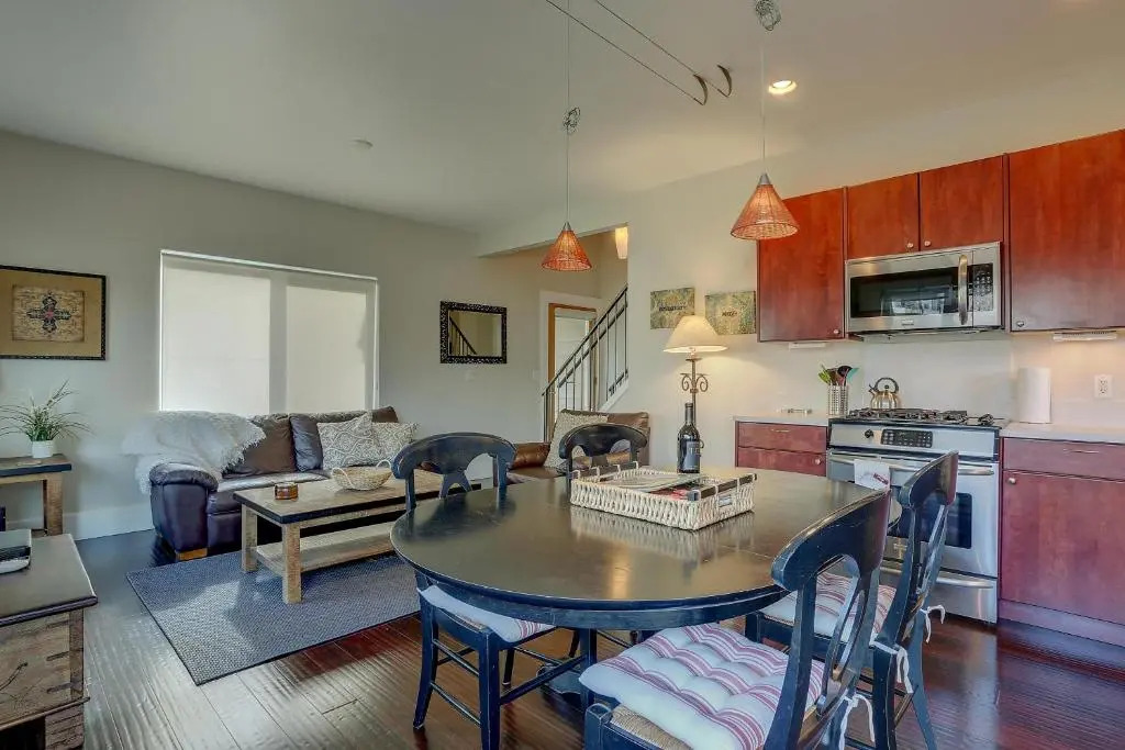 Surfsup! 30 Day Minimum 3 Bedrooms 2 Bathrooms Home