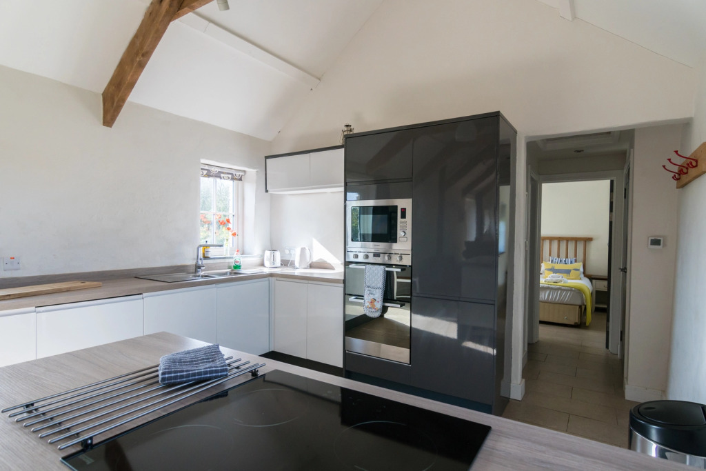 The Dairy - Luxury Cottage, Hot Tub and Summer House, Countryside Views, Pet Friendly