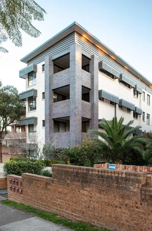 Spacious Two-bedroom Apartment Near Hospital