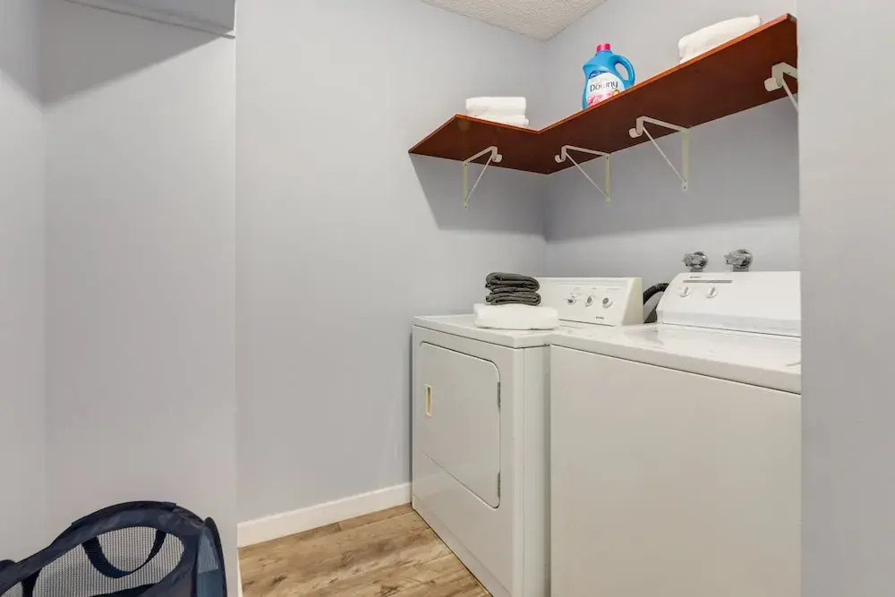 Superb 3BR mins to DT SAIT