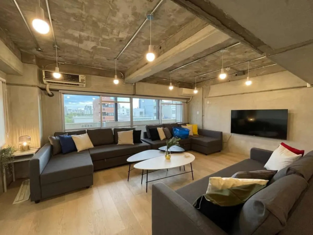 30 sec to PeacePark!! HUGE comfort house Up to 10p