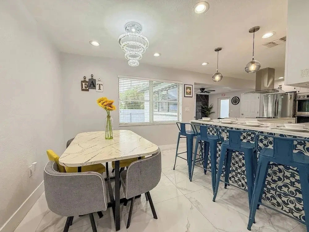 Modern Escape Chef s Kitchen Private Yard