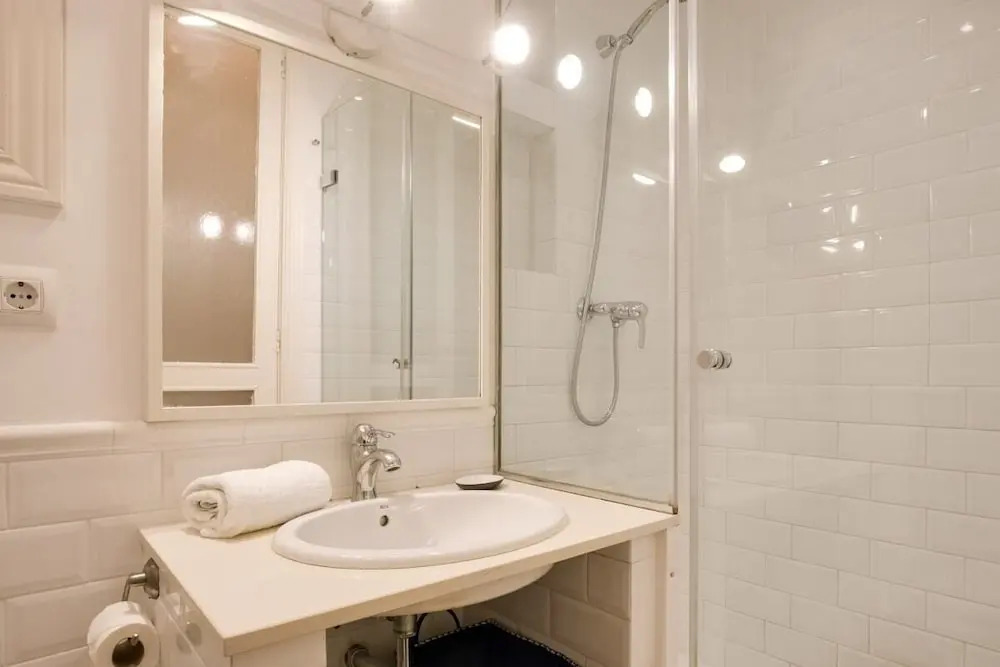 Amazing 3bdr W/balcony in Lesseps