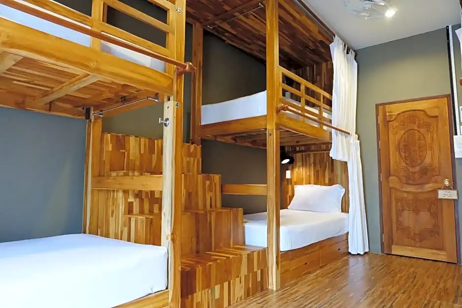 Bloom Cafe & Hostel