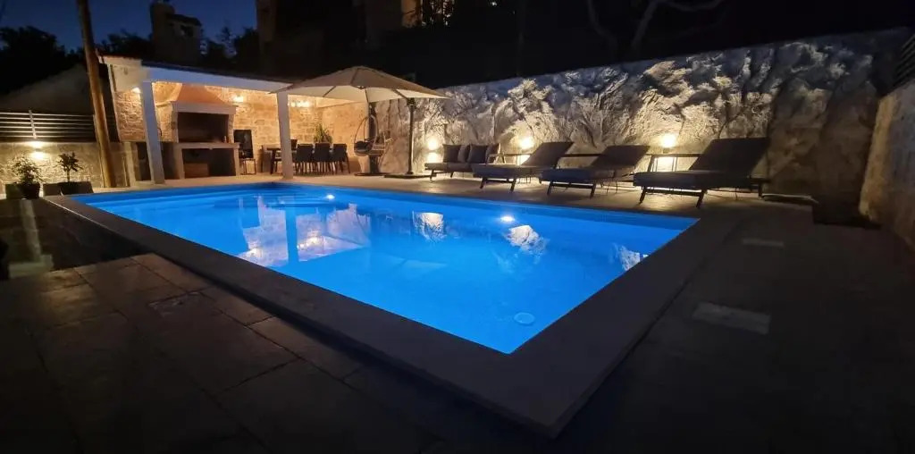Adam apartments
