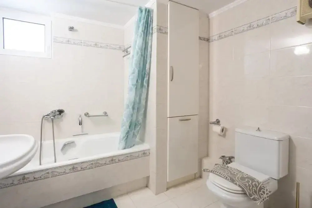 The White Marble Luxury City Apt