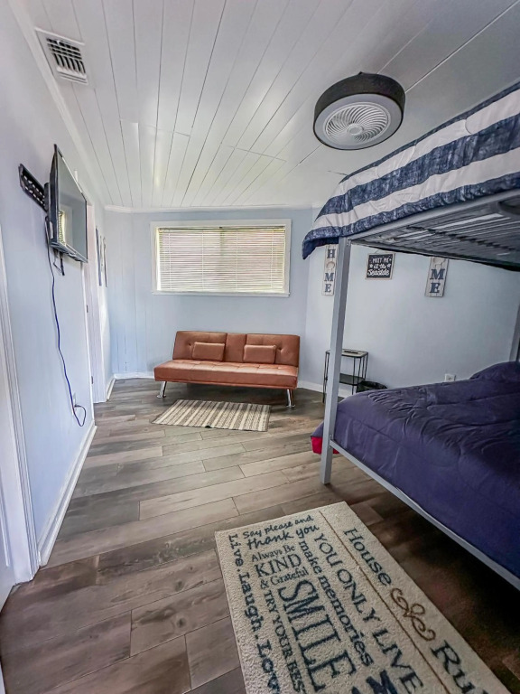 Unique 2 bedroom Home - Walk to Beach