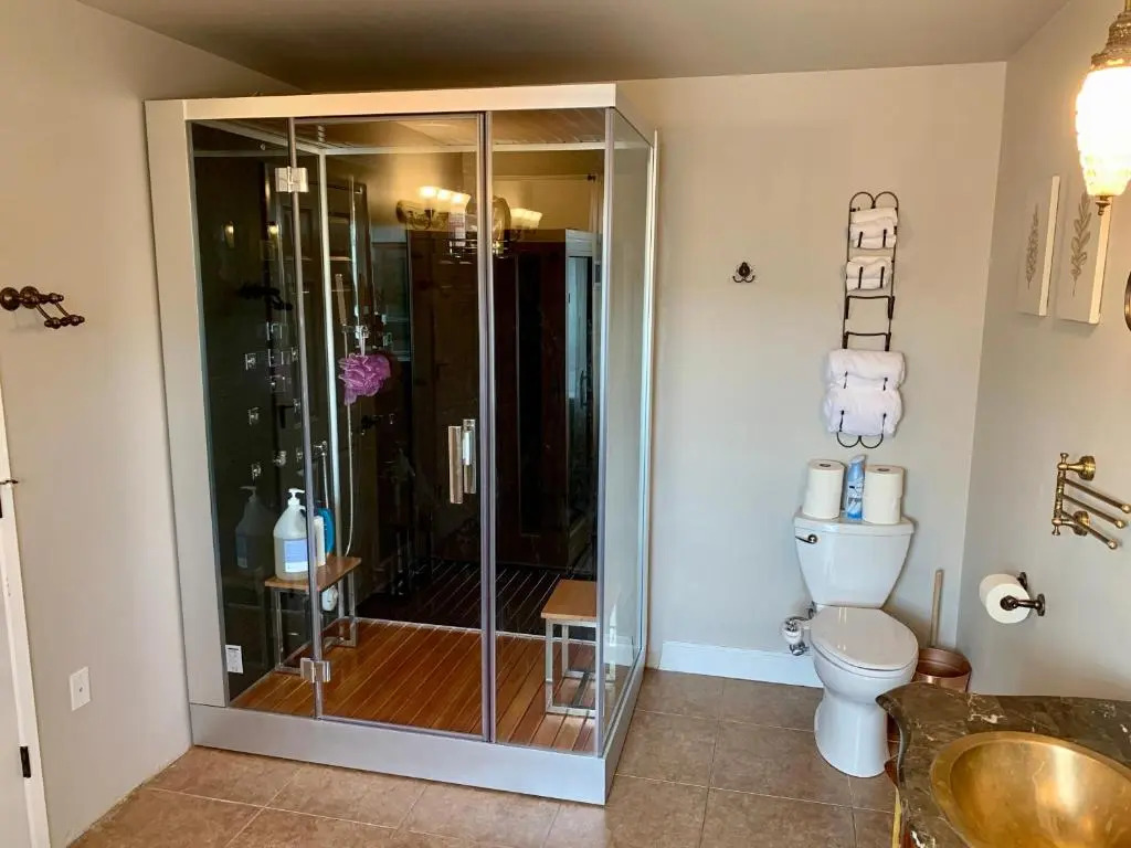 Stunning 3,400 sq ft Lake House w Boat Dock, Sauna, Steam Shower, and More