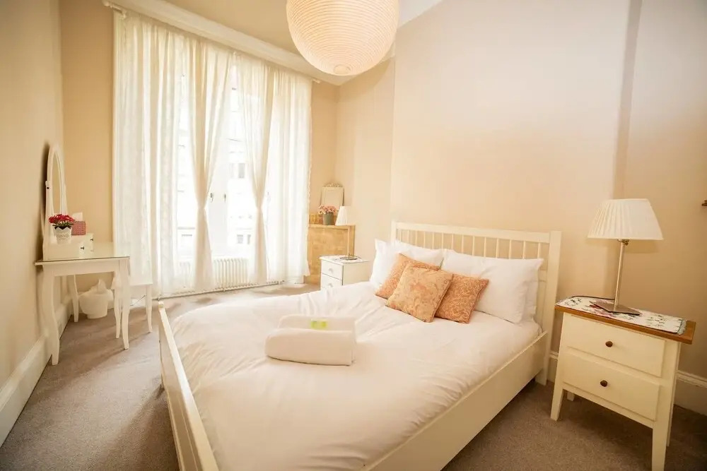 3 Bed Luxury West end Apt - Sleeps 6!
