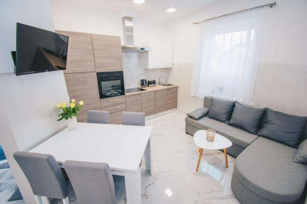 L Apartment