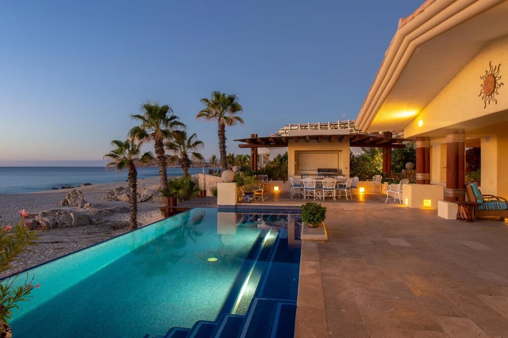 6 Bedroom Beachfront From $1600 per Night: Villa de la Playa