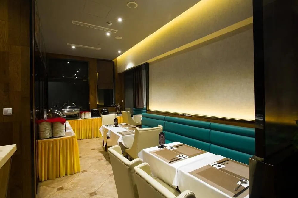 Atour Hotel Shanghai Jingan IMIX Park