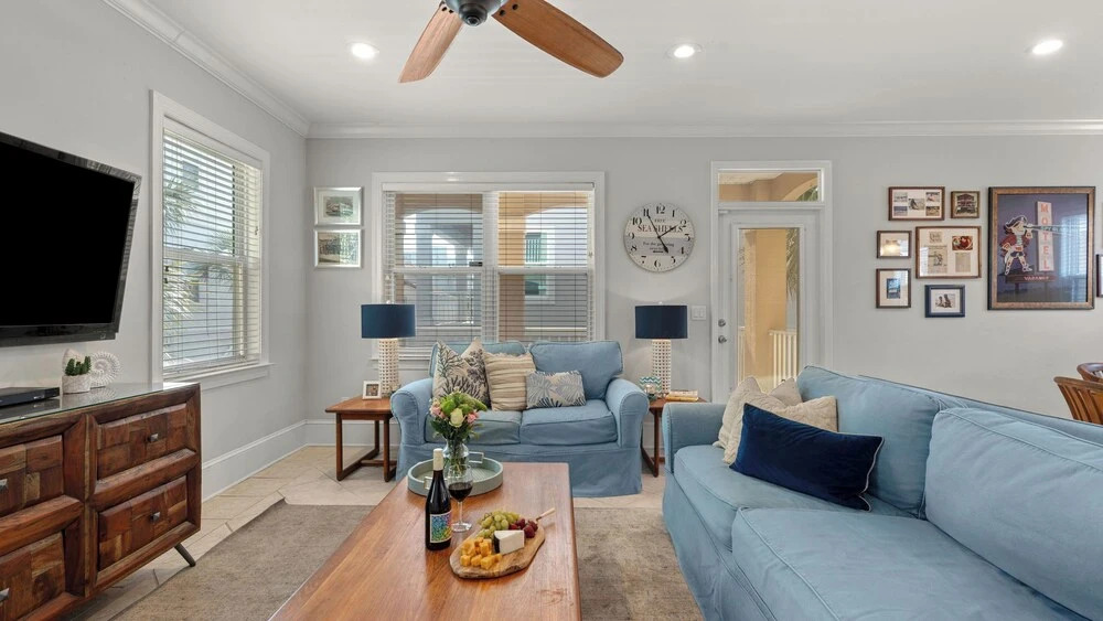 Spyglass by Avantstay 5BR + 3 Balconies + Community Pool Walk to Beach + Minutes to Harborwalk Village & Henderson Beach State Park