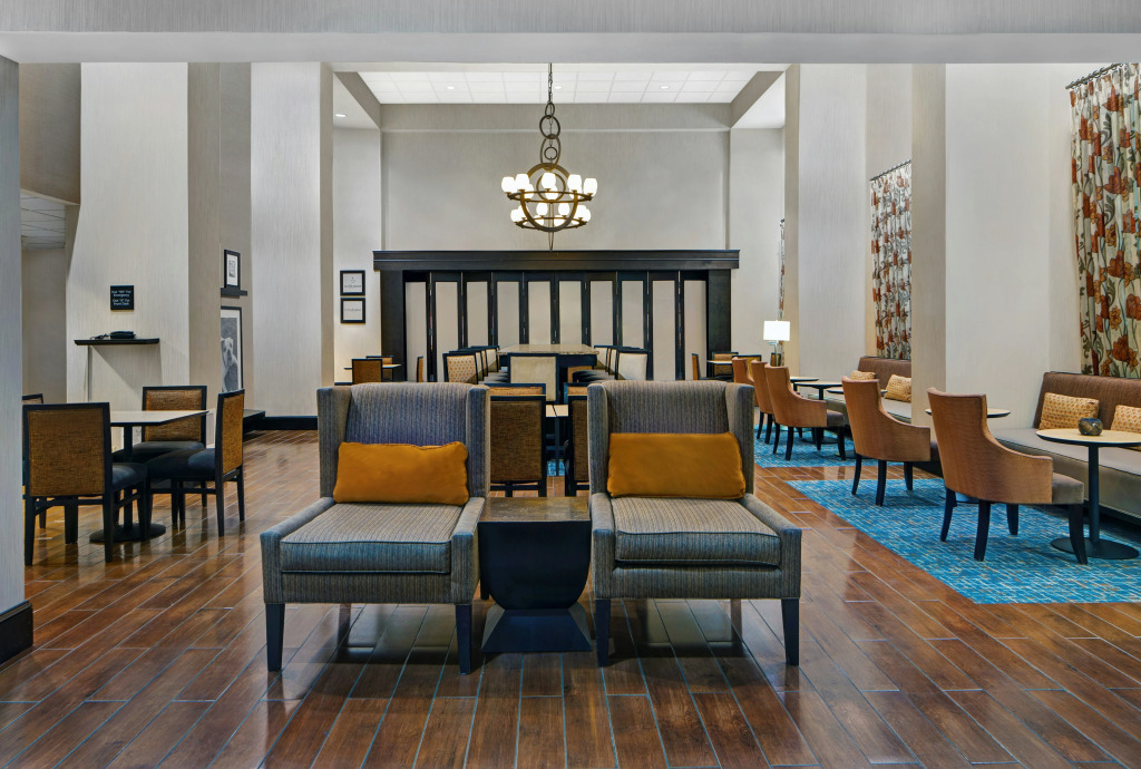 Hampton Inn & Suites Augusta West