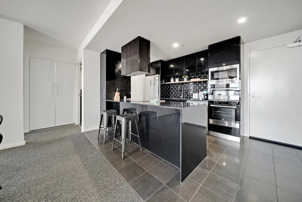 Chic 1-bed With Stunning Lake View & Indoor Pool