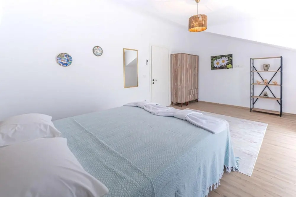 Central Villa Near Sea With Balcony in Fethiye