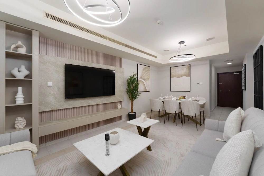 Large Flat with High Floor in Marina