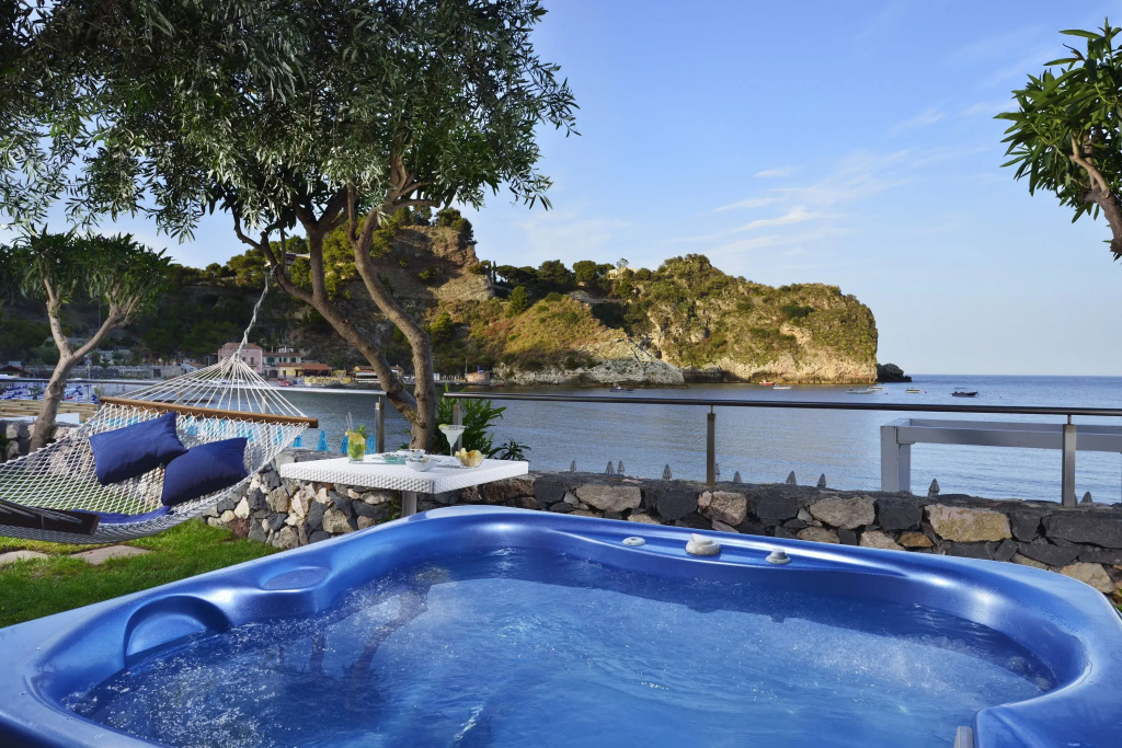 Курортный отель La Plage Resort