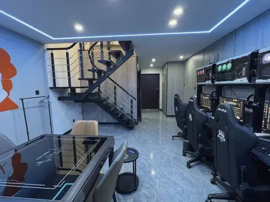 Huanxiong Electrical Sports Apartment (Huai'an Chuzhou Wanda Shop)
