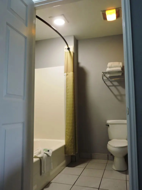 Riata Inn - Crystal City